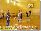 Занятия секции тенниса в спортзале школы №1 проводит Максим Никаноров. Сентябрь 2005 г. Долгопрудный