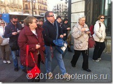 Наш гид Михаил проводит пешеходную экскурсию по Мадриду.