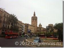 Площадь Королевы (Plaza de la Reina), Колокольная башня Эль Микалет (Torre del Micalet)